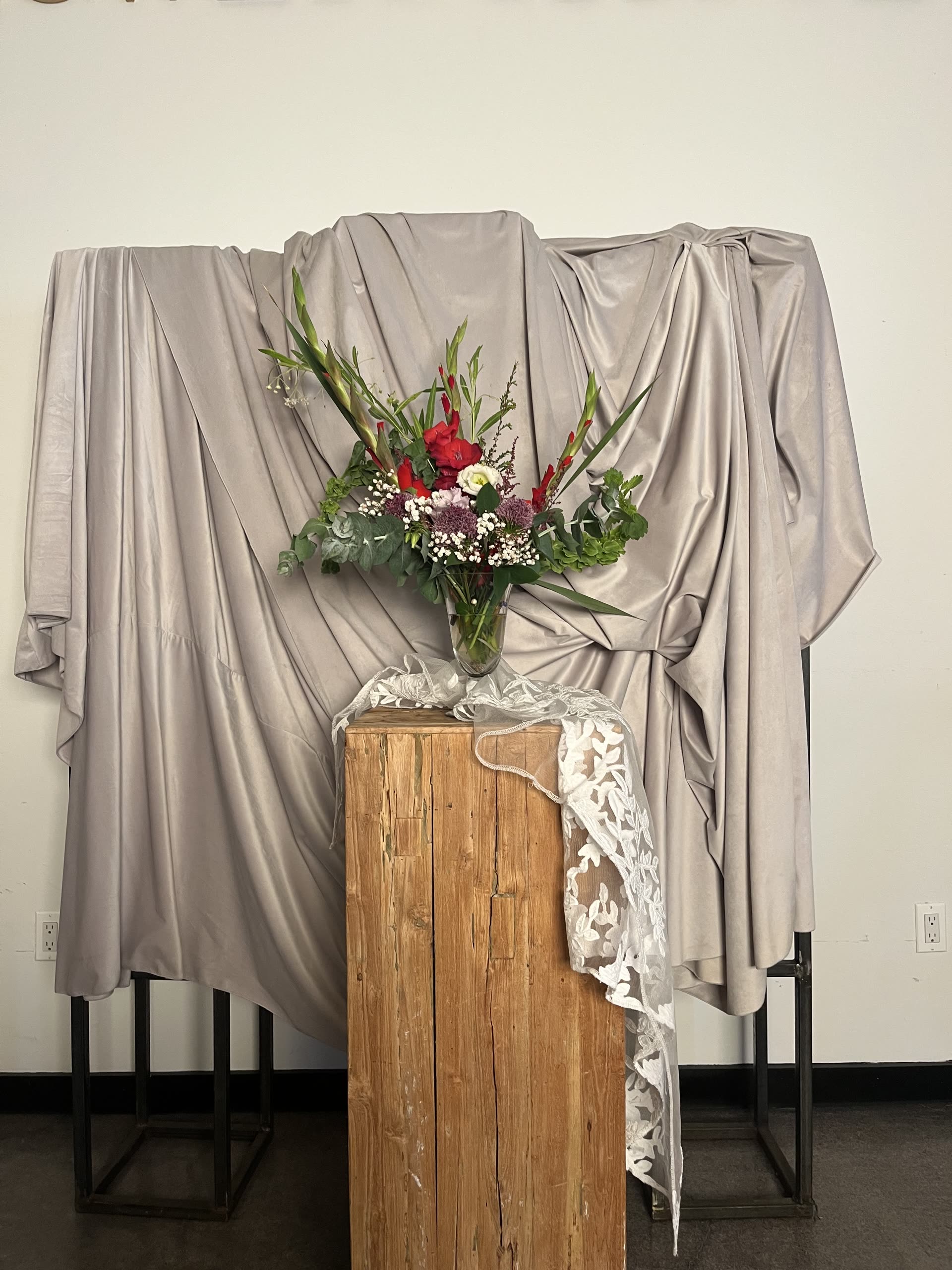 Linear composition – FlowerSchool NYC study in movement and space