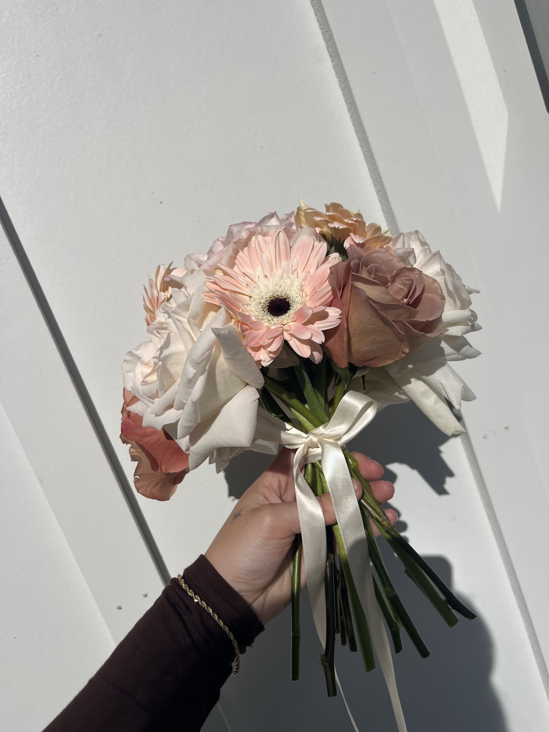 Hand-tied bouquet – post-FlowerSchool NYC finishing study
